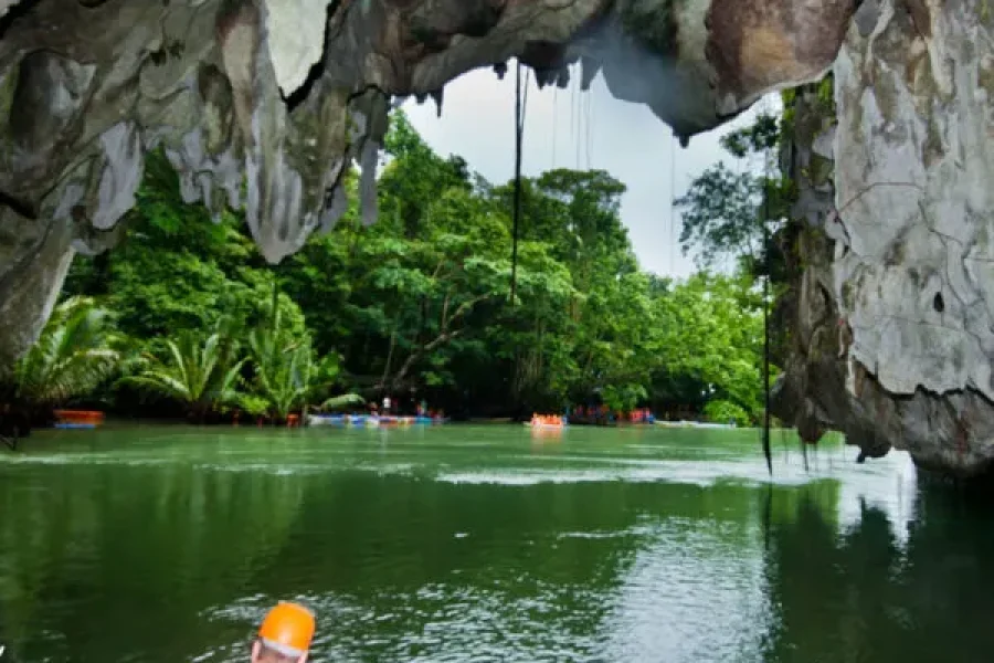 UNDERGROUND RIVER TOUR- IN TOWN-STANDARD